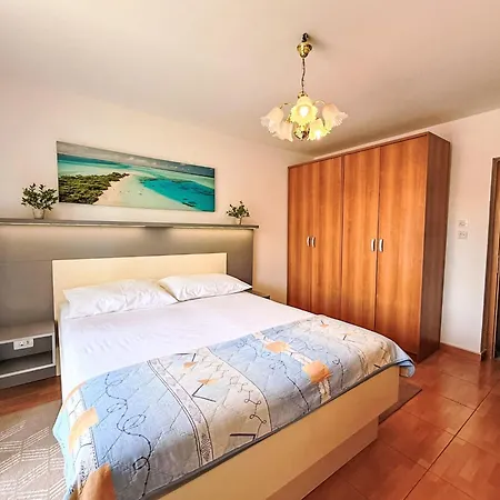 Nevenka By Interhome